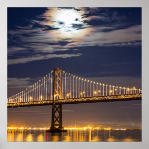 Der Moonrise heute Abend über der Bucht-Brücke Poster