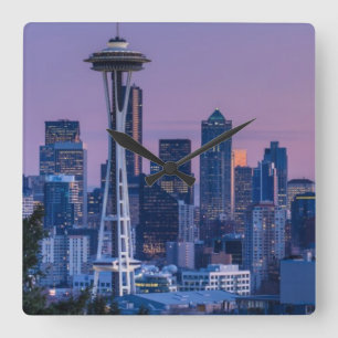 Der Mount Rainier im Hintergrund Quadratische Wanduhr