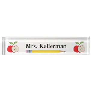 Der Name des Lehrers mit Äpfeln und Bleistift Namensplakette