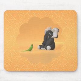 Der Papagei trifft auf ein ausgestopftes Elefanten Mousepad