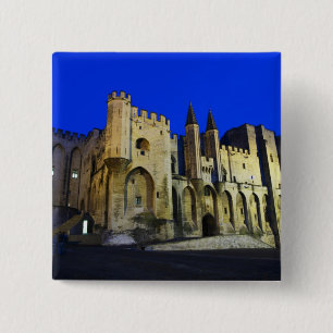 Der Papstpalast in Avignon bei Sonnenuntergang. Ba Button