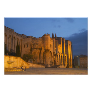 Der Papstpalast in Avignon bei Sonnenuntergang. ge Fotodruck