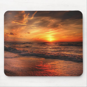 Der perfekte Sonnenuntergang am Strand Mousepad