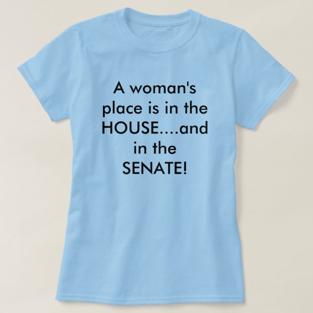 Der Platz einer Frau ist im HAUS….und im S… T-Shirt (Design vorne)