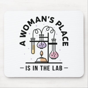 Der Platz einer Frau ist im Labor – STEM-Kunst Mousepad