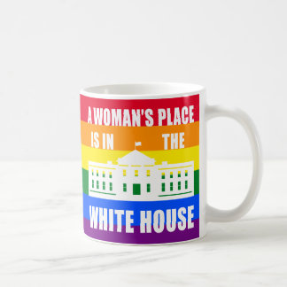 "DER PLATZ EINER FRAU IST IM WEISSEN HAUS " KAFFEETASSE