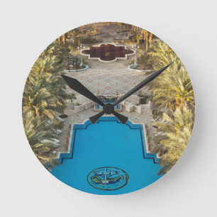 Der Pool des Herods Palace Hotel mit Aussicht Runde Wanduhr