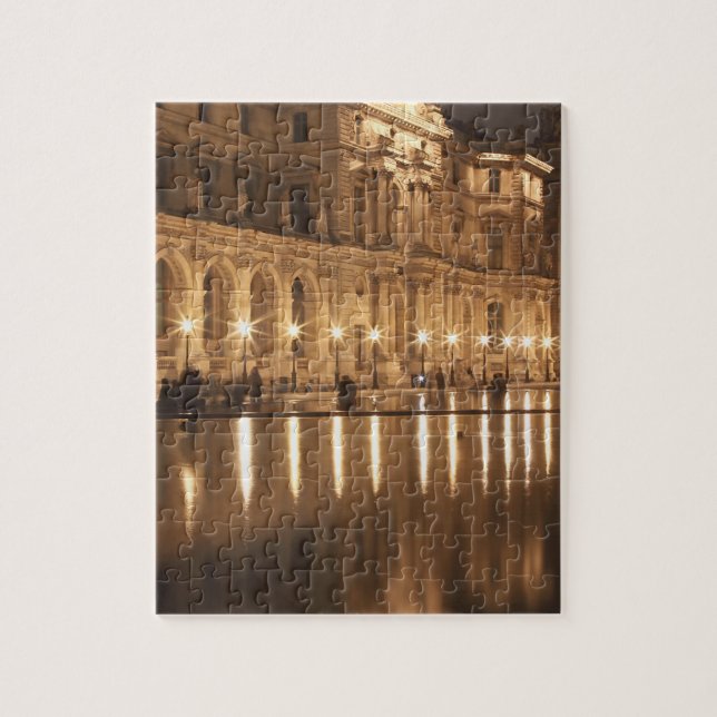 Der Pool im Louvre, Paris, Frankreich (Vertikal)