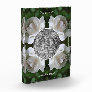 Der Rahmen mit weißen Rosen kreiert Ihre eigene Fotoblock