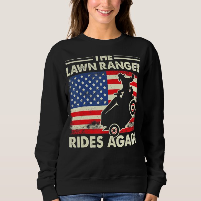Der Rasenmäher fährt wieder auf dem Rasen. Sweatshirt (Vorderseite)