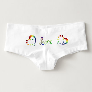 Der Regenbogen-Herz-Liebe-Junge der Frauen Hotpants