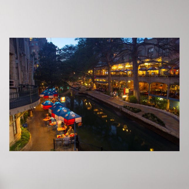 Der Riverwalk bei der Abenddämmerung im Zentrum vo Poster (Vorne)
