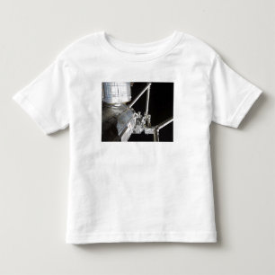 Der Roboterarm des japanischen Experimentes Modu 2 Kleinkind T-shirt