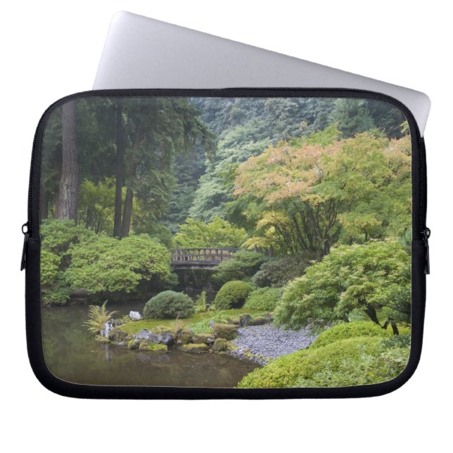 Der rollende Teich mit der Mondbrücke Laptopschutzhülle (Vorderseite)