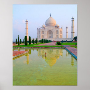 Der ruhige friedliche Weltberühmte Taj Mahal bei Poster