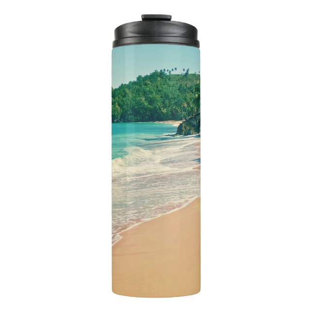 Der ruhige tropische Strand Thermosbecher (Vorderseite)