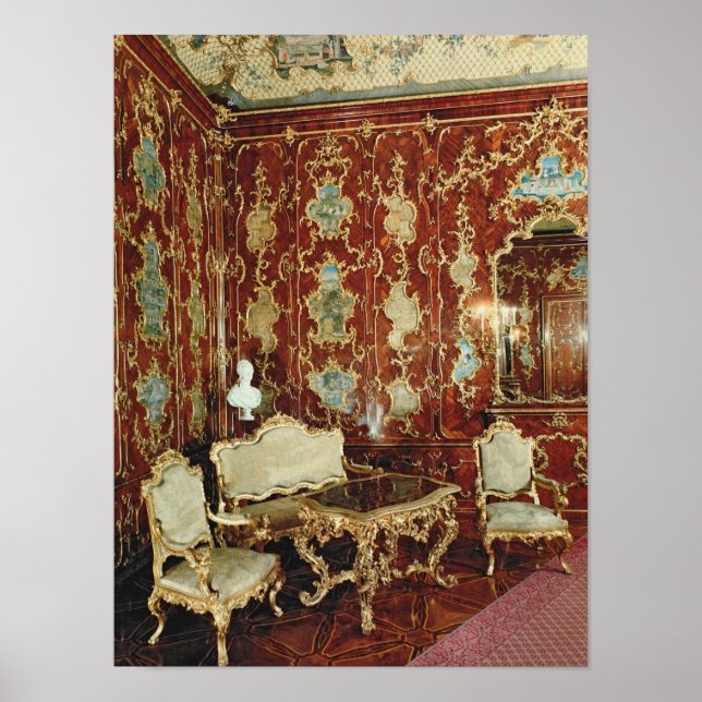 Der Saal ist mit Feigenholz bedeckt und mit einer  Poster (Vorne)