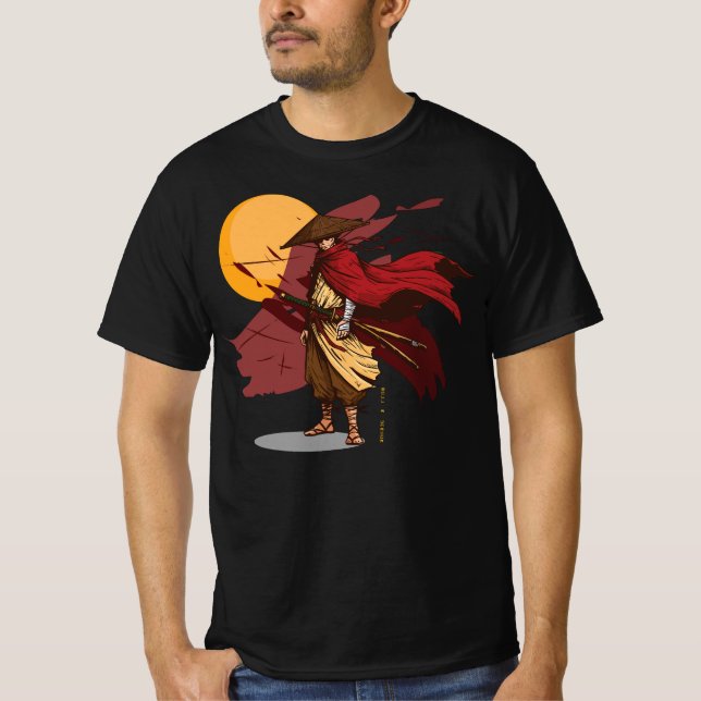 Der Samurai ist in einer dynamischen Haltung posit T-Shirt (Vorderseite)
