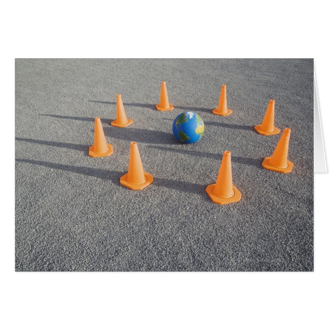 Der Sand im Freien ist von Verkehr umgeben (Vorderseite (Horizontal))