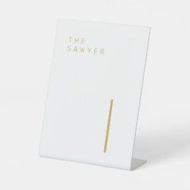 Der Sawyer 1 Gold und die weiße Tischnummer Sockelschild