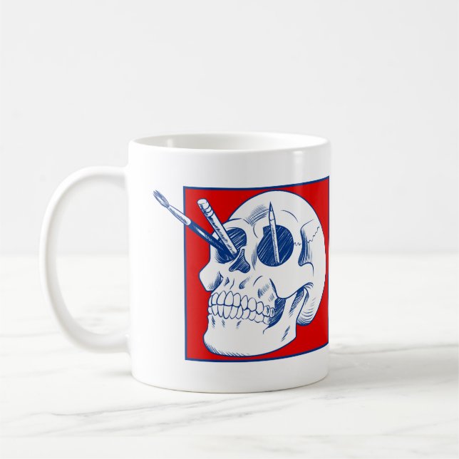 Der Schädel des Künstlers mit Bleistiften und Pins Kaffeetasse (Links)