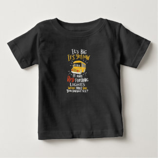 Der Schulbus ist groß und gelb Baby T-shirt