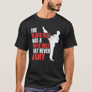 Der schwarze Gürtel war ein weißer Gürtel, der nie T-Shirt