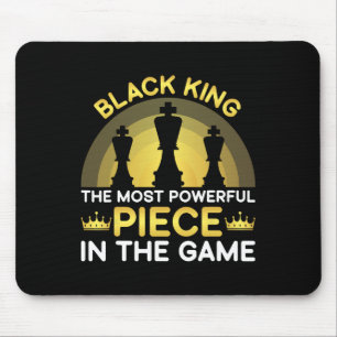 Der schwarze König ist das mächtigste Stück in den Mousepad