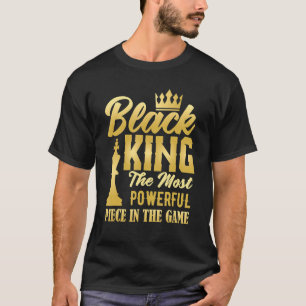 Der schwarze König ist das mächtigste Stück in den T-Shirt