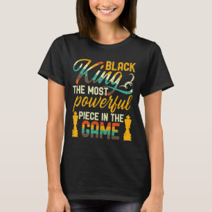 Der schwarze König ist das mächtigste Stück in den T-Shirt