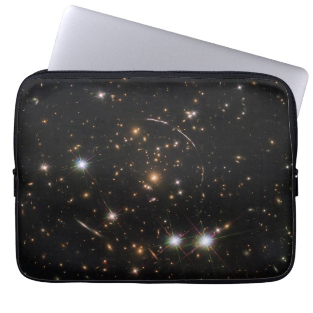 Der Sonnenaufgang in einem riesigen Galaxiehaufen Laptopschutzhülle (Vorderseite)