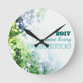 Der Sonnenschein 2017 hält an Runde Wanduhr