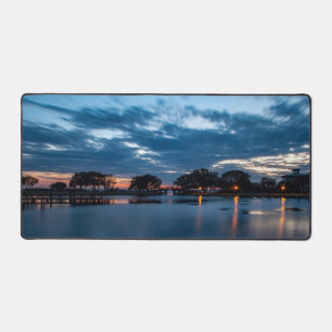Der Sonnenuntergang beginnt bei Whalehead Schreibtischunterlage
