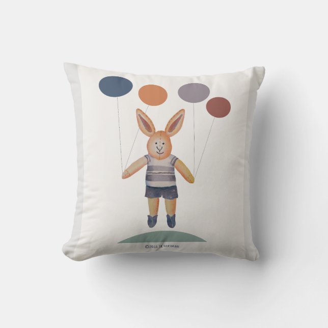 Der sonnige Junge hob von Ballons Kinderzimmer auf Kissen (Vorderseite)