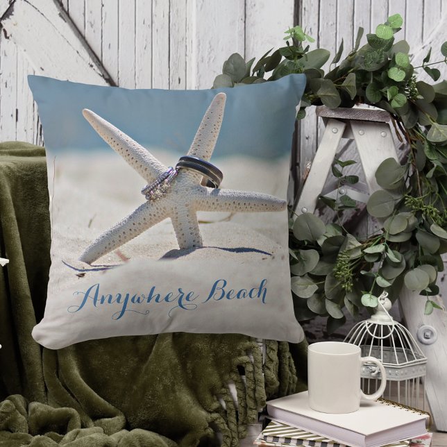 Der sonnige Strand mit Starfish Rings ist individu Kissen (Von Creator hochgeladen)