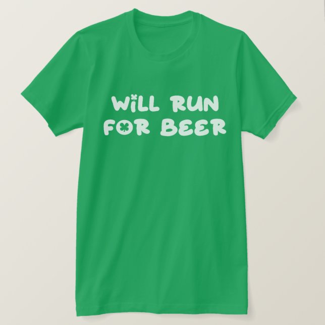 Der St. Patrick's Day läuft um grünes Bier. T-Shirt (Design vorne)