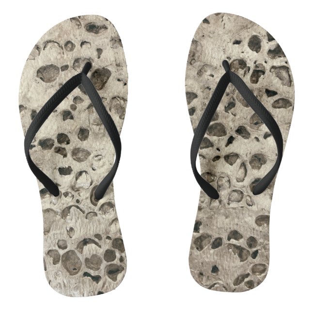 Der Strand aus betoniertem Stein Flip Flops (Fußbett)