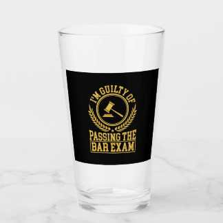 Der Student ist schuldig, die Bar-Prüfung zu beste Glas
