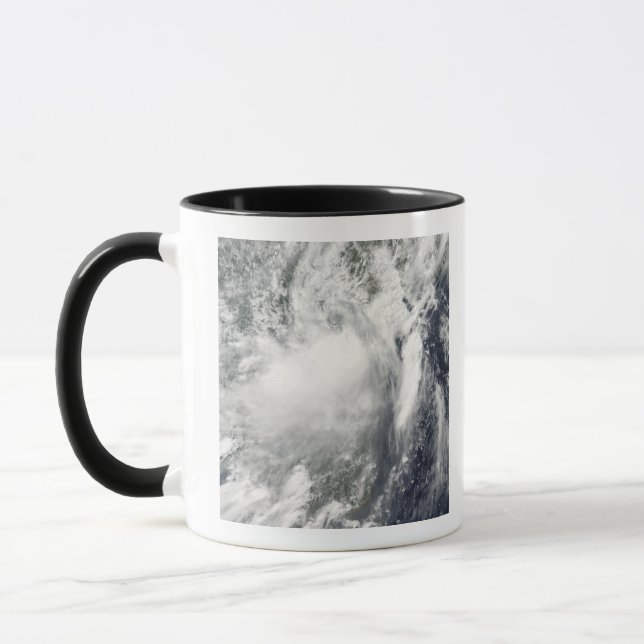 Der Sturm Conson nähert sich Vietnam Tasse (Links)