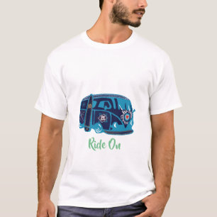 Der T - Shirt der Männer, der weiße Weg auf dem Va