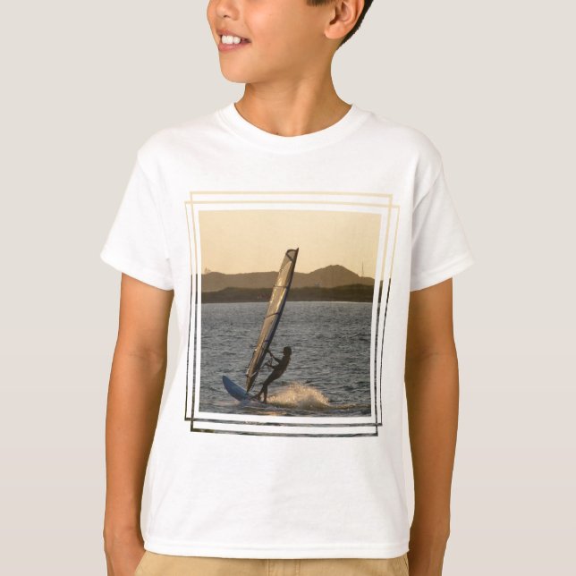 Der T - Shirt des Windsurfer-Bild-Kindes (Vorderseite)