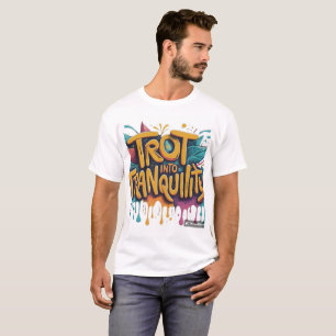 **Der T - Shirt-Entwurf enthält den Satz "Trot int T-Shirt