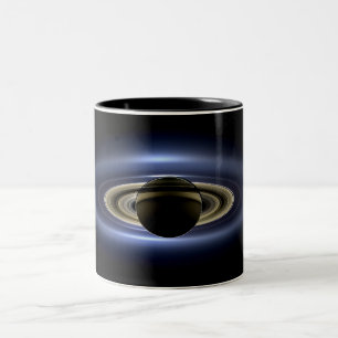 Der Tag der Erde Lächelt von der Cassini Raumsonde Zweifarbige Tasse