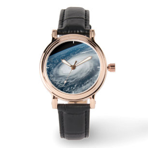 Der Taifun Hinnamnor. Armbanduhr