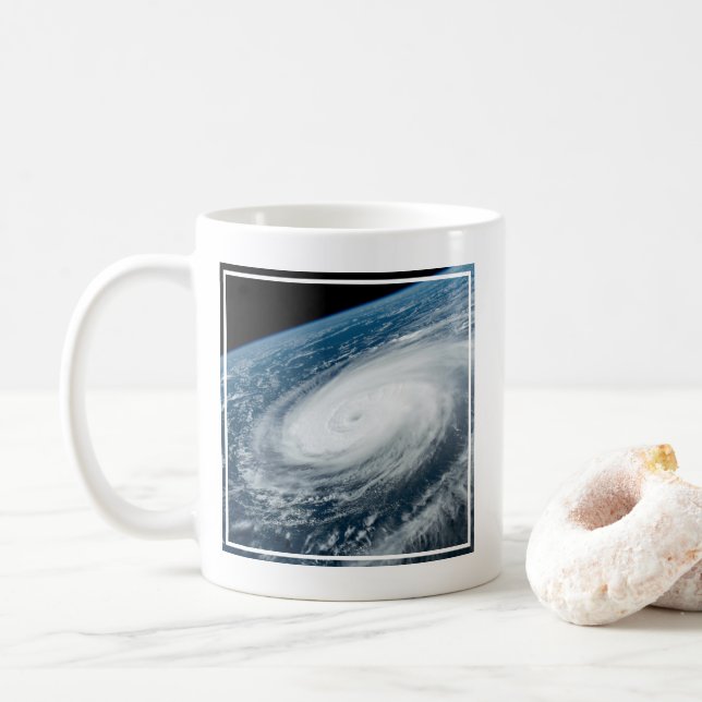 Der Taifun Hinnamnor. Kaffeetasse (Mit Donut)