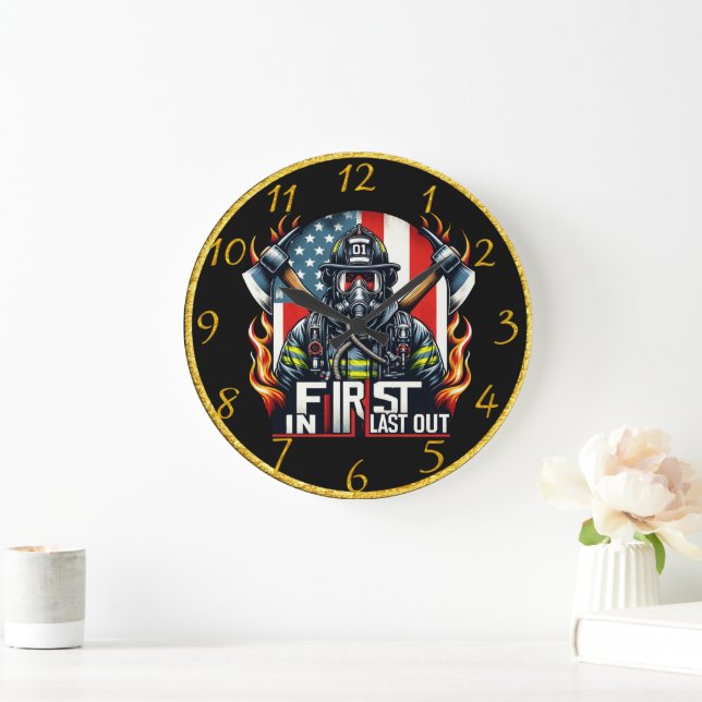 Der tapfere Feuerwehrmann ist stolz Große Wanduhr (Zuhause)