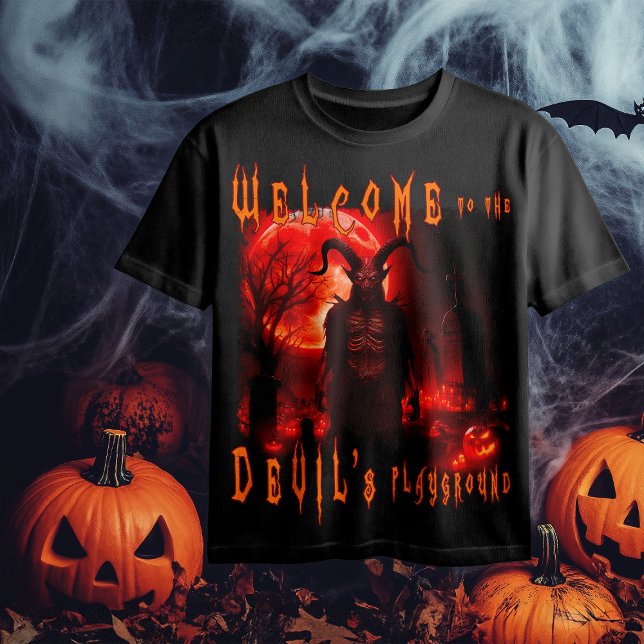 Der Teufel Satan am nächtlichen Friedhof mit blutr T-Shirt (Von Creator hochgeladen)