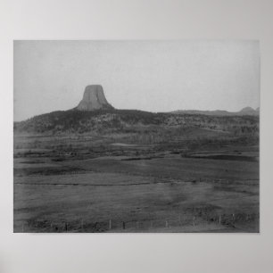 Der Teufelturm liegt 3 km entfernt mit Ranch im Poster