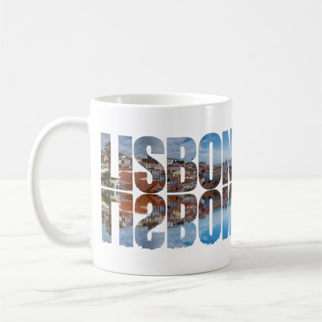 Der Text von Lissabon setzt die alte Stadtsicht mi Kaffeetasse (Links)