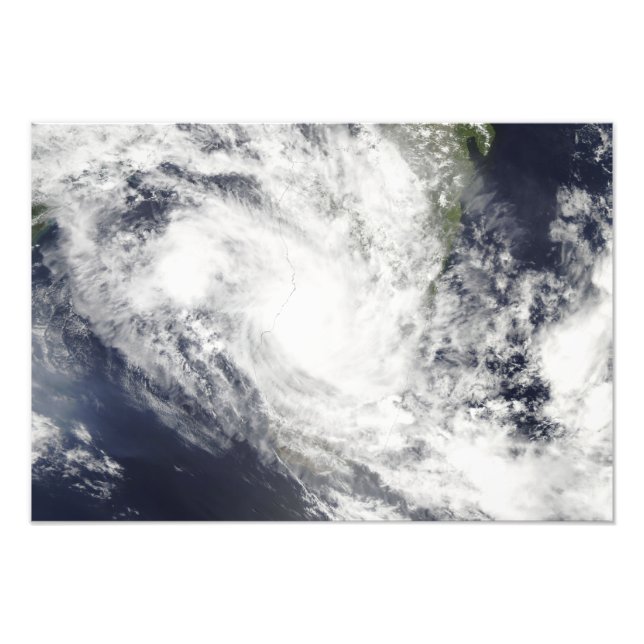 Der tropische Cyclone Fami liegt über Madagaskar Fotodruck (Vorne)